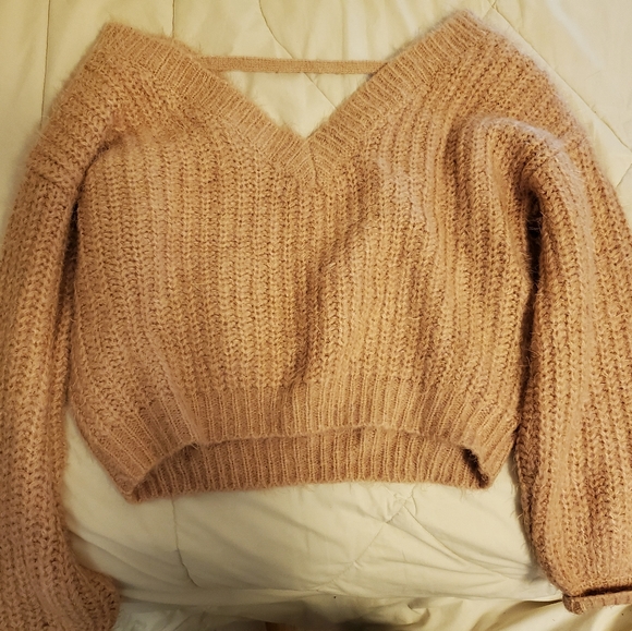 Crop sweater - CLEAROUT 4/$40 - Picture 1 of 1